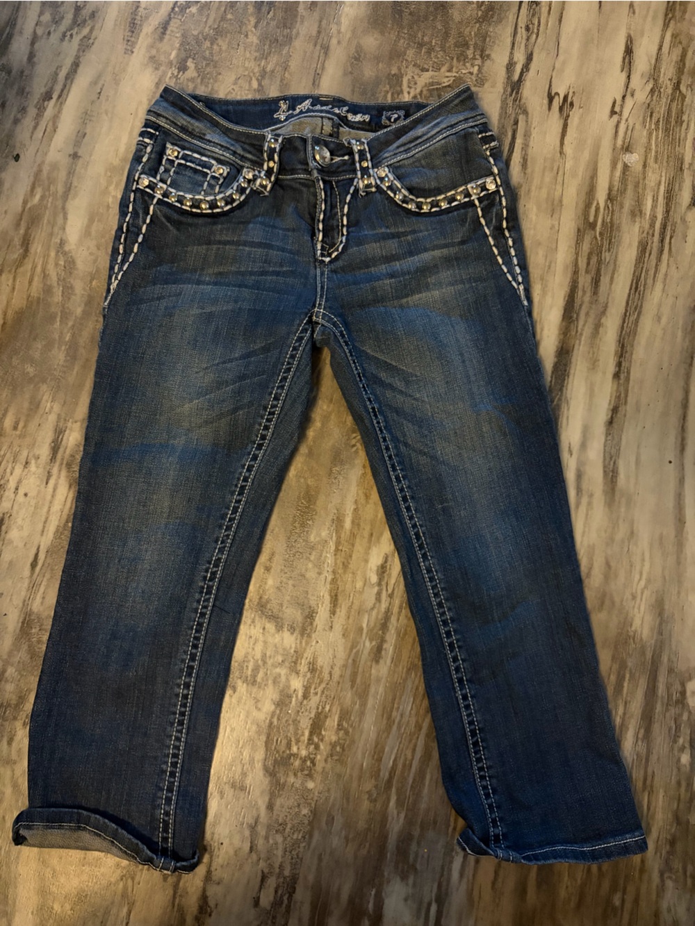 L.A. idol Dark Blue Cropped Jeans with Contrast Stitching